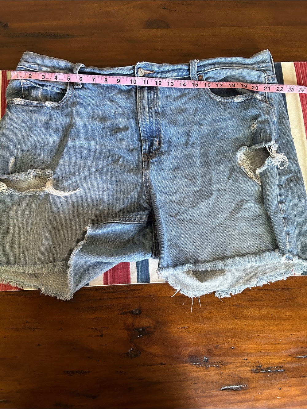 Old navy Distressed High-Rise Denim Shorts - Light Blue sz18 - Picture 10 of 10